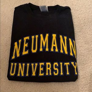 Gildan Neumann University short sleeve tee size M
